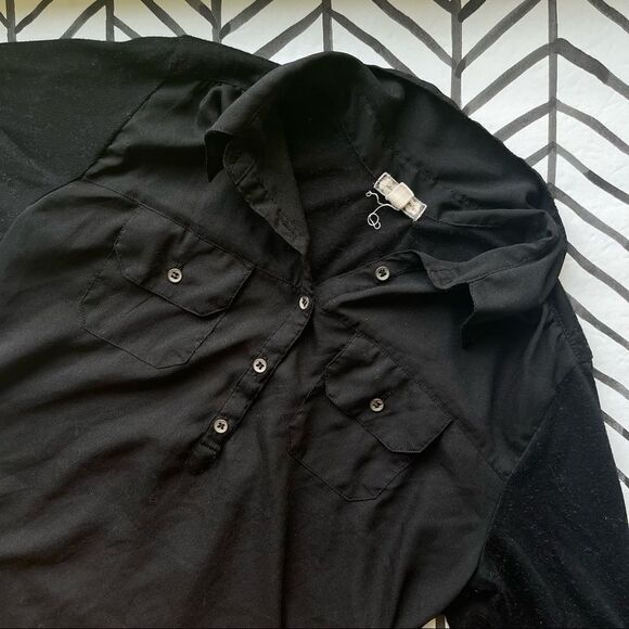 Eyeshadow Quarter Button Black Collared Blouse - Picture 1 of 4